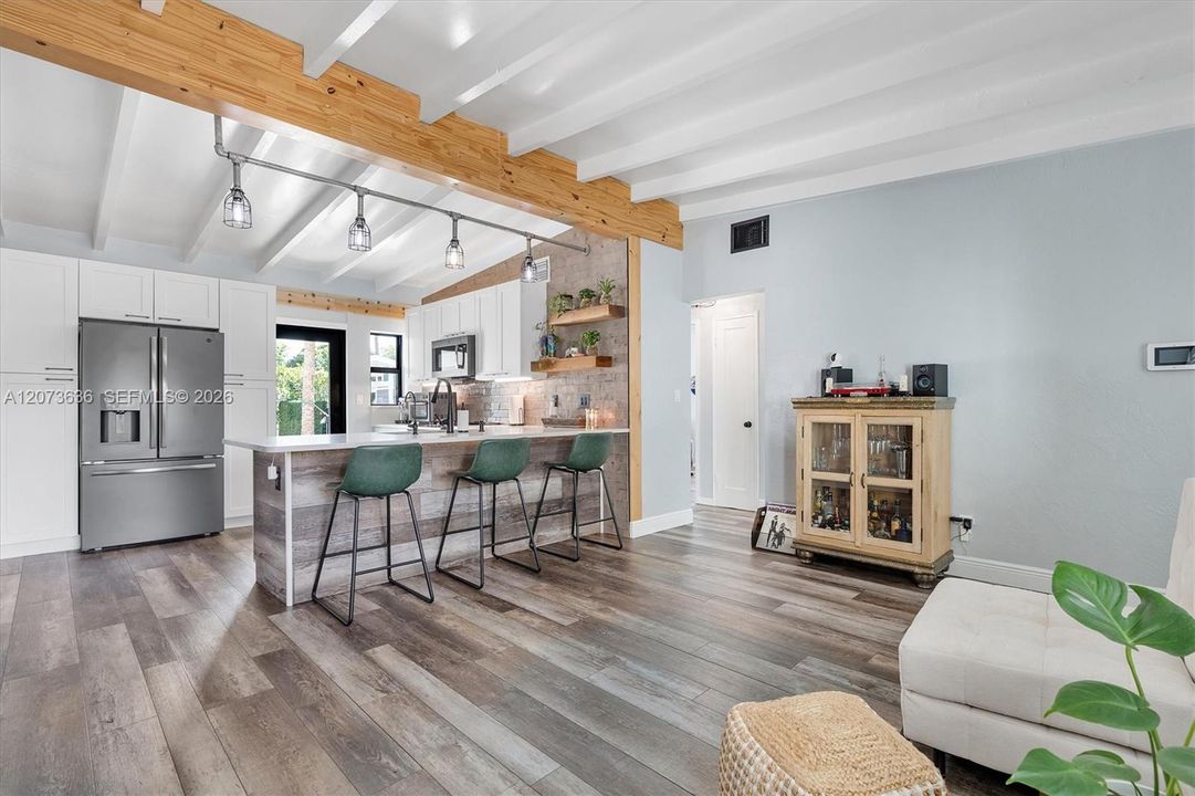 For Sale: $699,000 (3 beds, 2 baths, 1212 Square Feet)