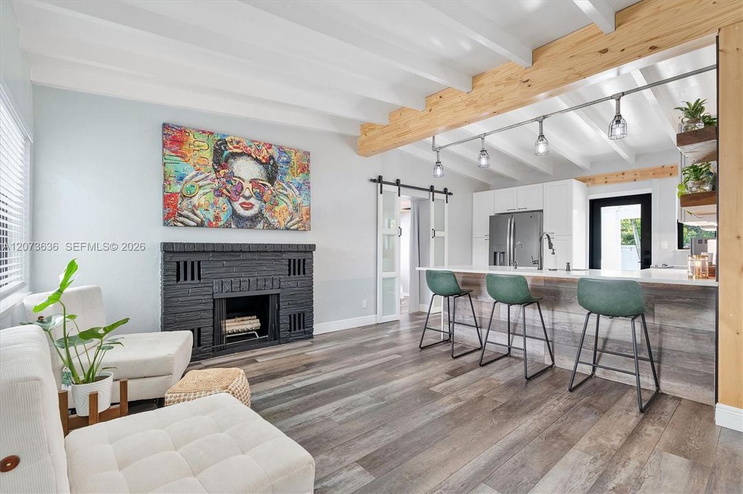 For Sale: $699,000 (3 beds, 2 baths, 1212 Square Feet)