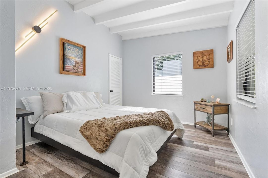 For Sale: $699,000 (3 beds, 2 baths, 1212 Square Feet)