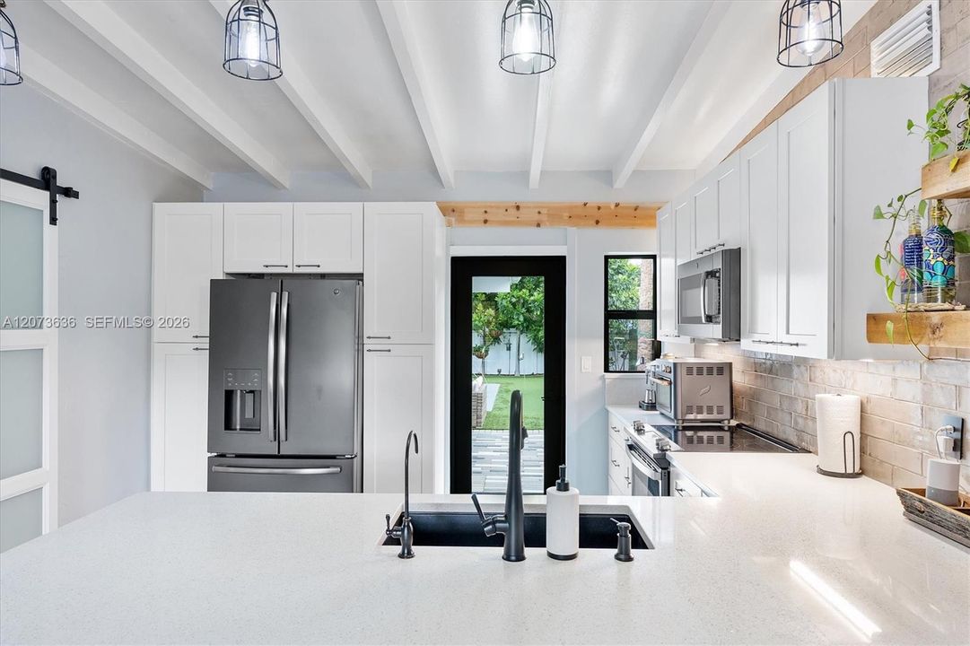 For Sale: $699,000 (3 beds, 2 baths, 1212 Square Feet)