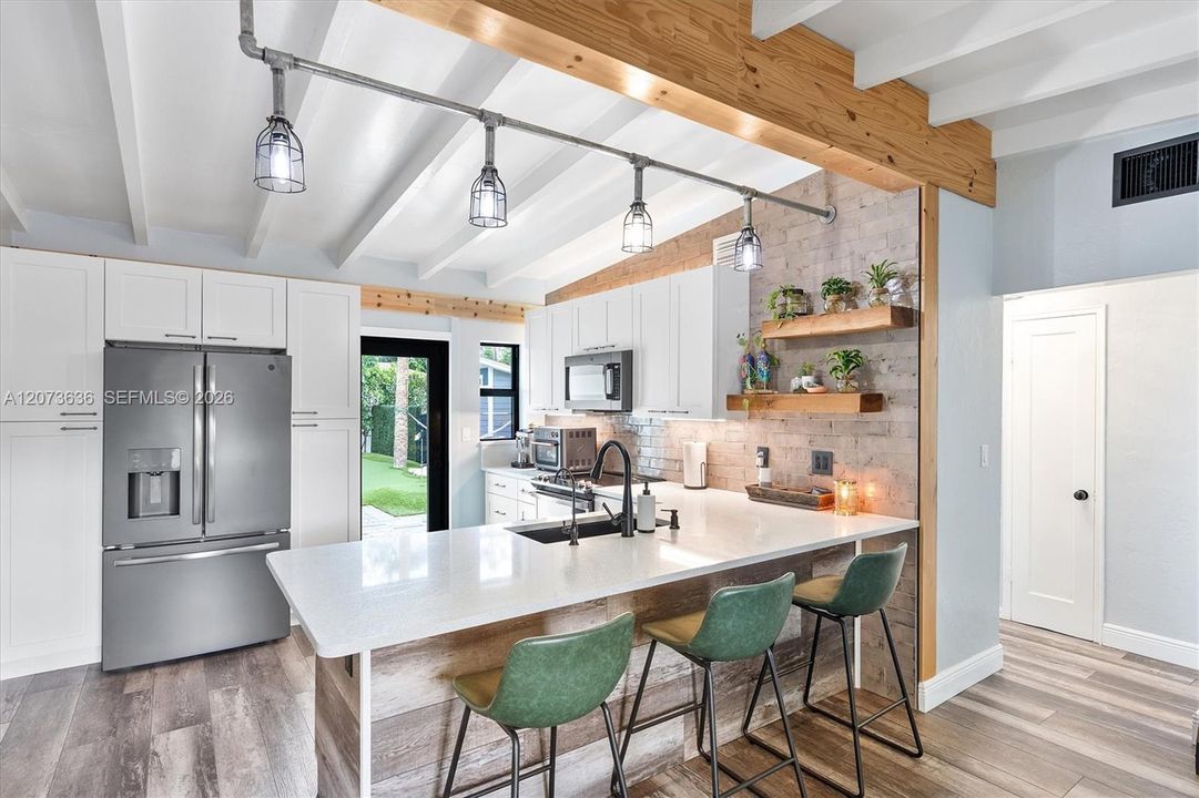 For Sale: $699,000 (3 beds, 2 baths, 1212 Square Feet)