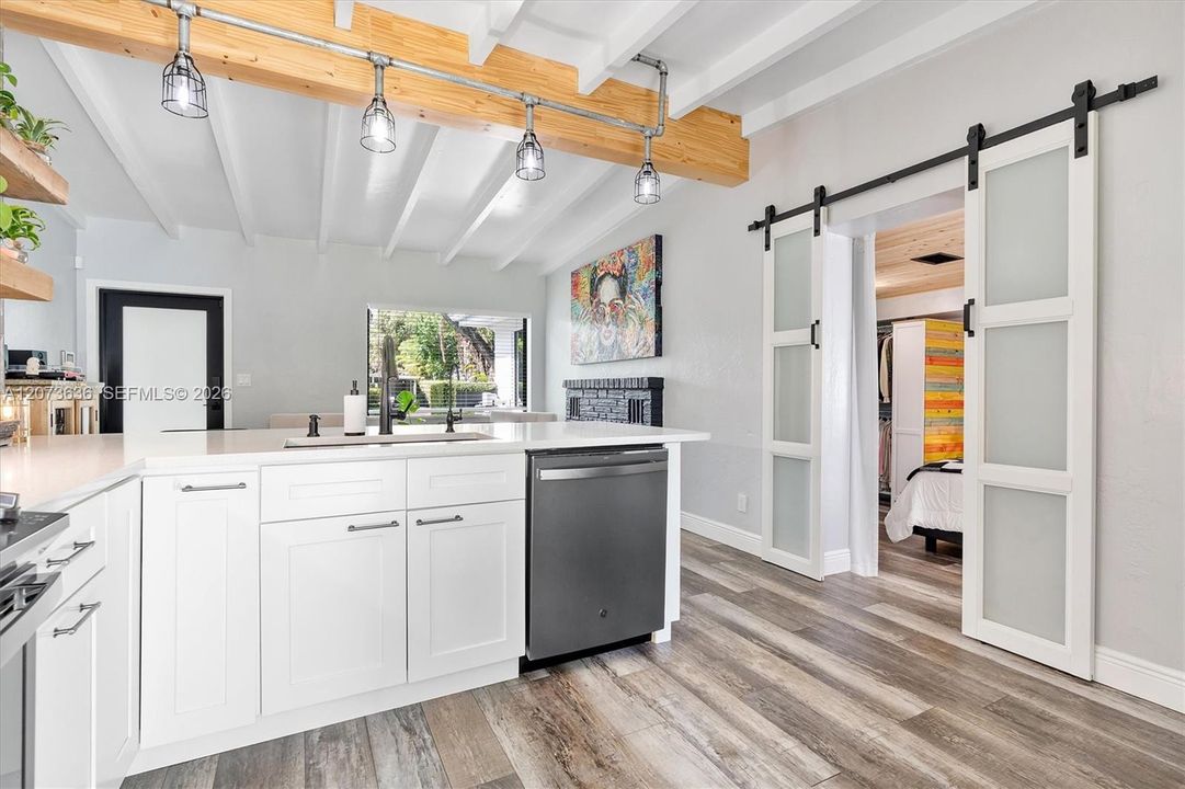 For Sale: $699,000 (3 beds, 2 baths, 1212 Square Feet)
