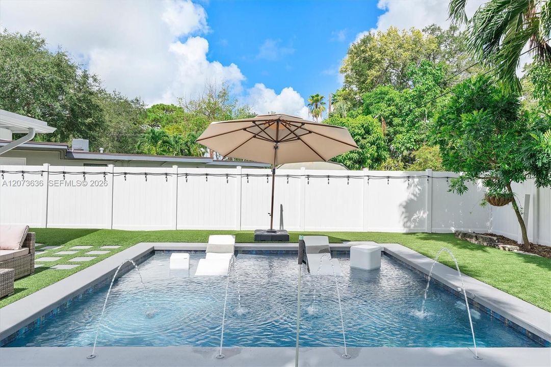 For Sale: $699,000 (3 beds, 2 baths, 1212 Square Feet)
