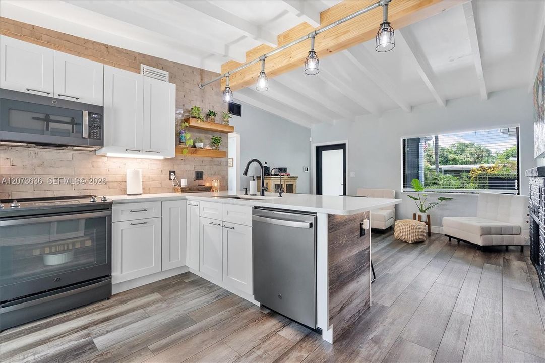 For Sale: $699,000 (3 beds, 2 baths, 1212 Square Feet)