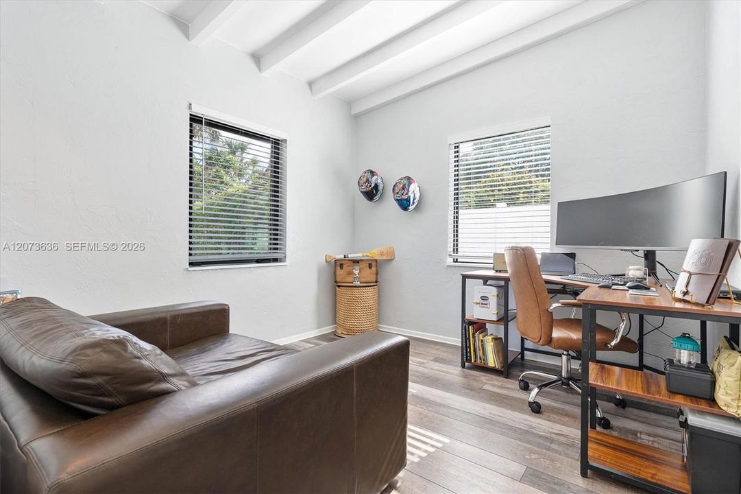 For Sale: $699,000 (3 beds, 2 baths, 1212 Square Feet)