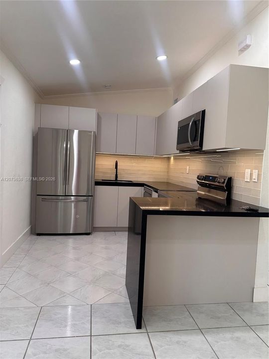 For Rent: $3,500 (3 beds, 2 baths, 1051 Square Feet)