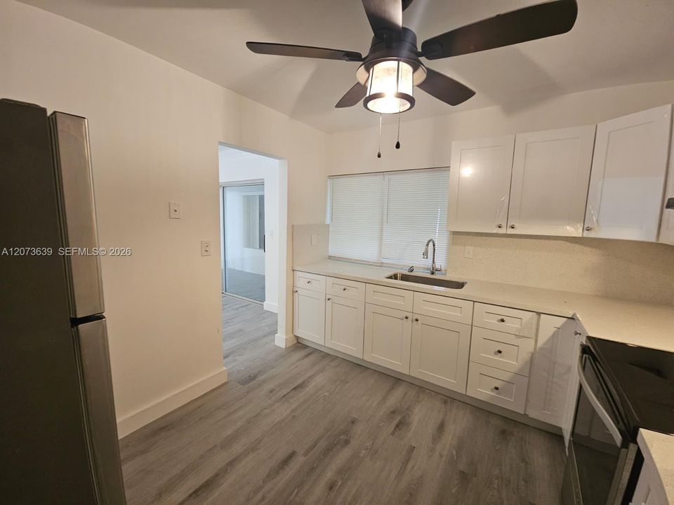 For Rent: $1,900 (1 beds, 1 baths, 960 Square Feet)