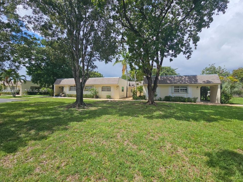 For Rent: $1,900 (1 beds, 1 baths, 960 Square Feet)
