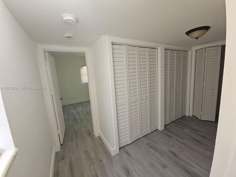 For Rent: $1,900 (1 beds, 1 baths, 960 Square Feet)