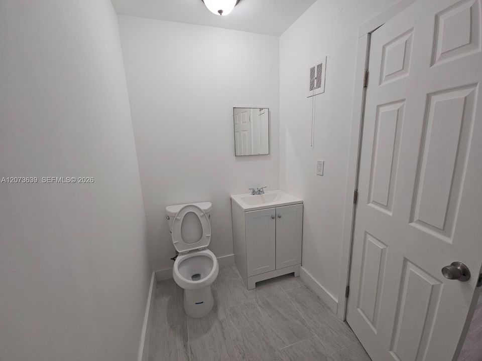 For Rent: $1,900 (1 beds, 1 baths, 960 Square Feet)