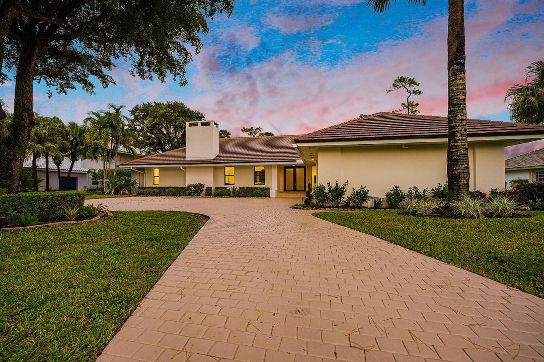 460 Glenbrook Dr, Atlantis, FL