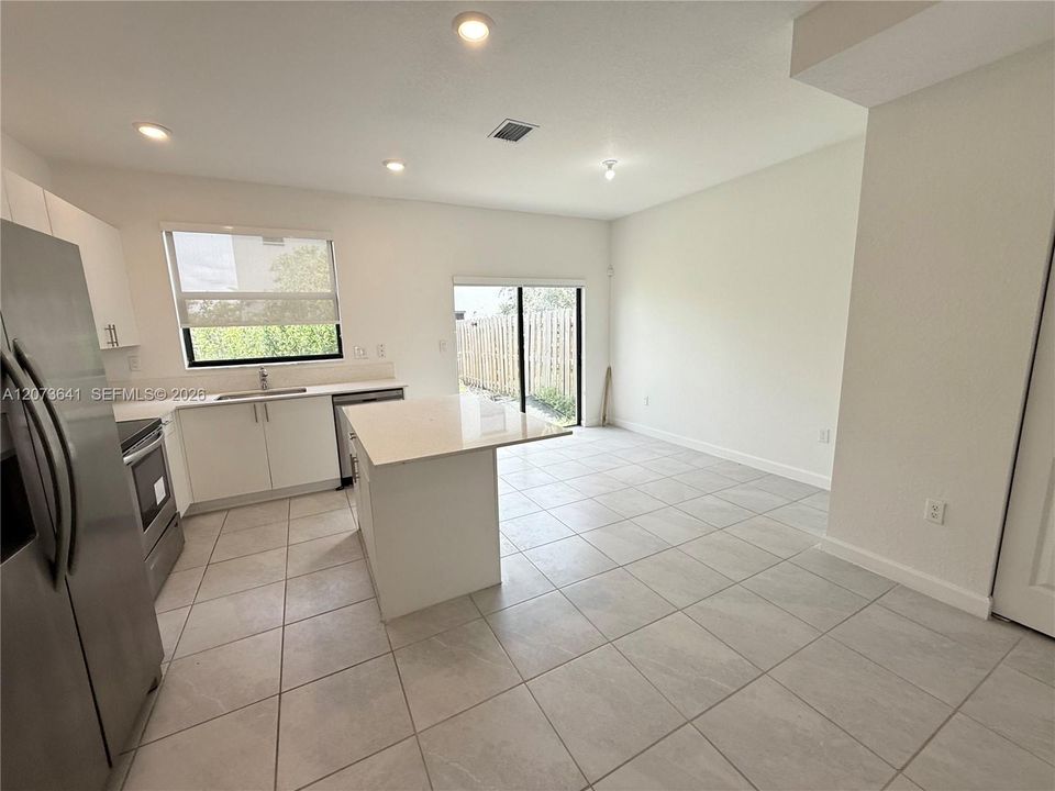 For Rent: $2,500 (3 beds, 3 baths, 1328 Square Feet)