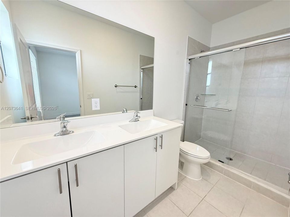 For Rent: $2,500 (3 beds, 3 baths, 1328 Square Feet)