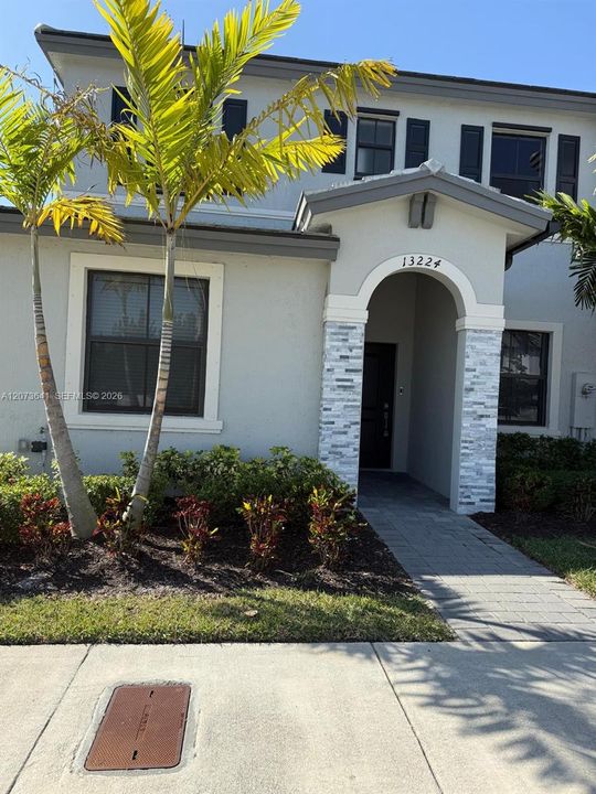 For Rent: $2,500 (3 beds, 3 baths, 1328 Square Feet)
