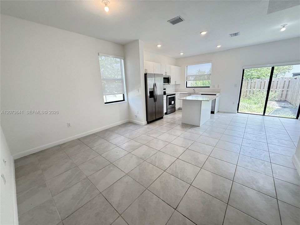 For Rent: $2,500 (3 beds, 3 baths, 1328 Square Feet)