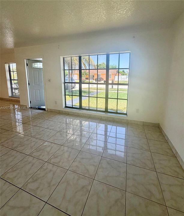 For Sale: $510,000 (3 beds, 1 baths, 1078 Square Feet)