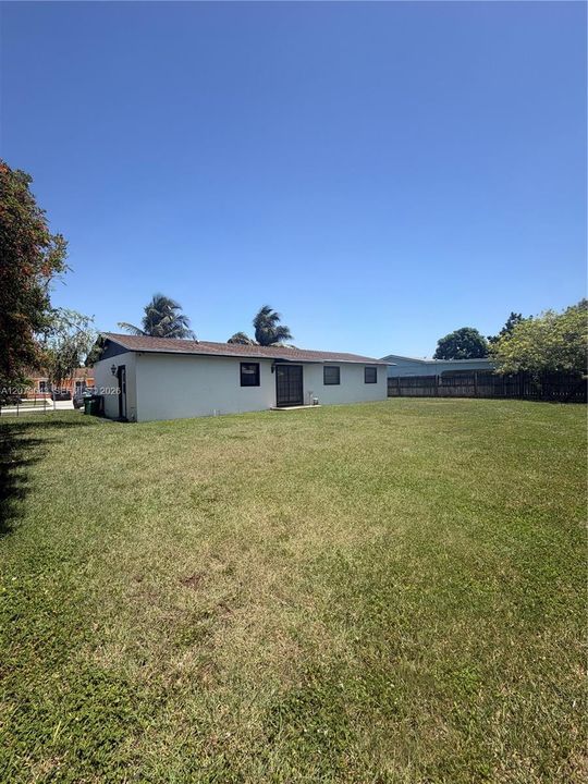 For Sale: $510,000 (3 beds, 1 baths, 1078 Square Feet)