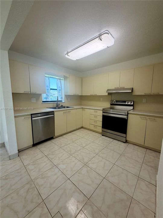 For Sale: $510,000 (3 beds, 1 baths, 1078 Square Feet)