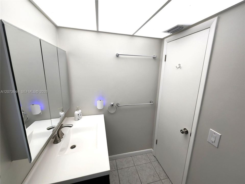 For Sale: $89,900 (1 beds, 1 baths, 640 Square Feet)