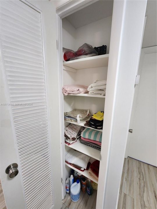 For Sale: $89,900 (1 beds, 1 baths, 640 Square Feet)
