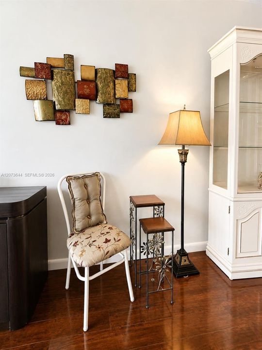 For Sale: $89,900 (1 beds, 1 baths, 640 Square Feet)