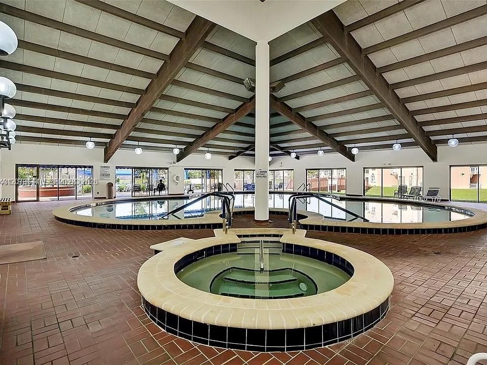For Sale: $89,900 (1 beds, 1 baths, 640 Square Feet)