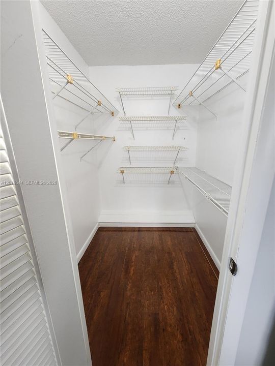For Sale: $89,900 (1 beds, 1 baths, 640 Square Feet)