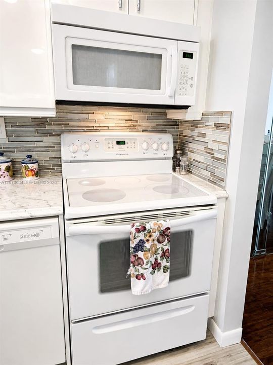 For Sale: $89,900 (1 beds, 1 baths, 640 Square Feet)