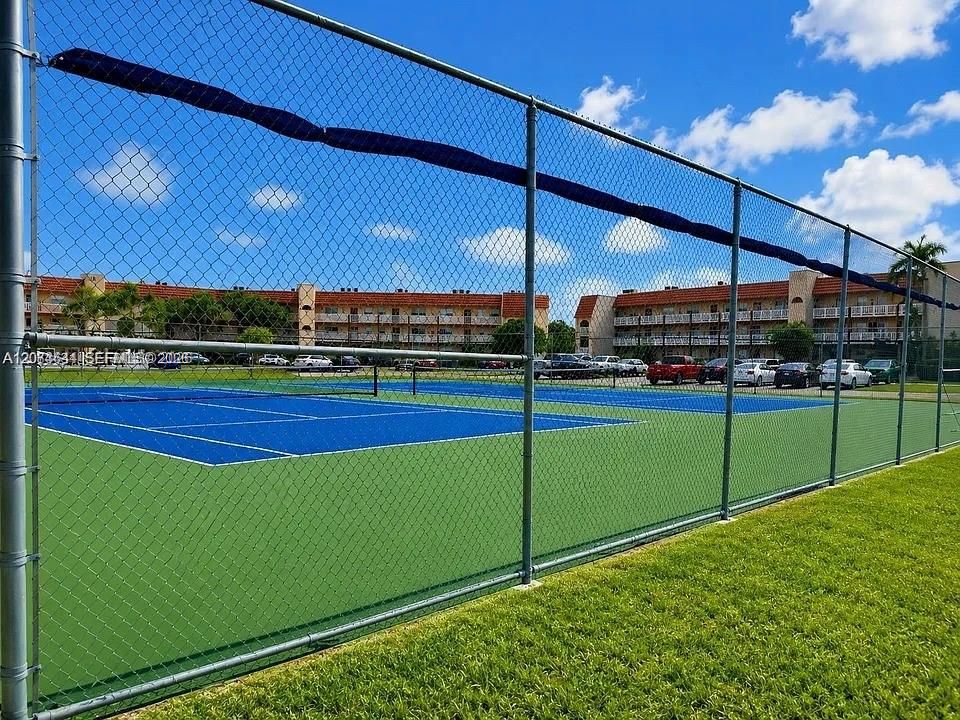 For Sale: $89,900 (1 beds, 1 baths, 640 Square Feet)