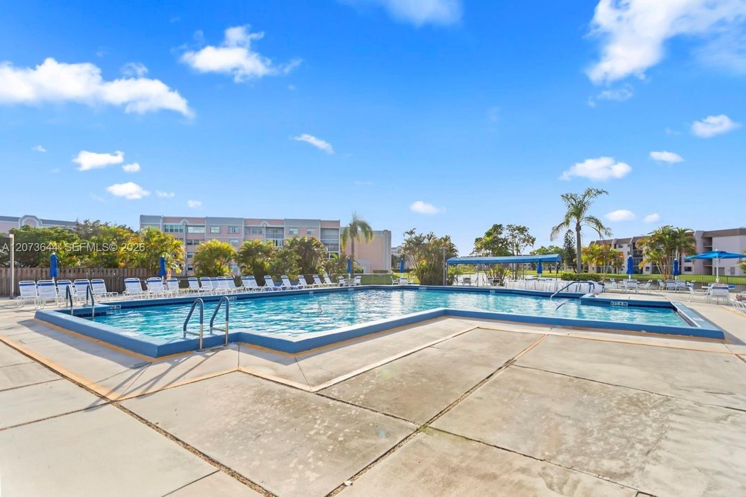 For Sale: $89,900 (1 beds, 1 baths, 640 Square Feet)