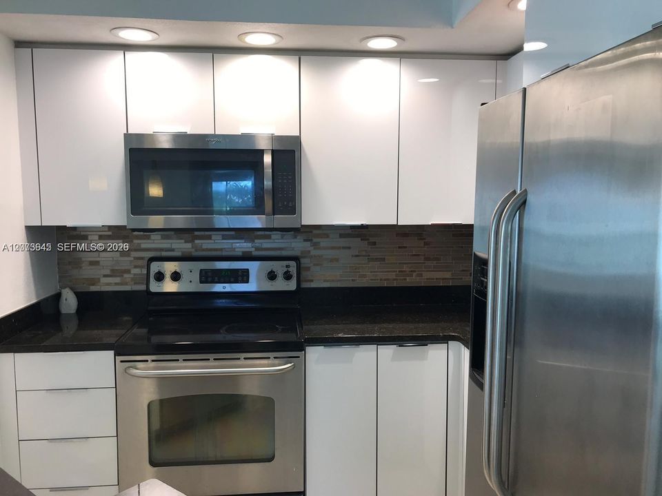 В аренду: $1,990 (2 спален, 2 ванн, 1027 Квадратных фут)