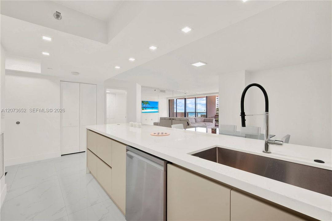For Rent: $8,500 (2 beds, 2 baths, 1410 Square Feet)