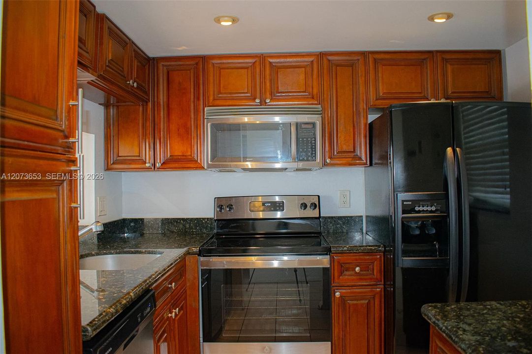 В аренду: $1,950 (2 спален, 2 ванн, 970 Квадратных фут)