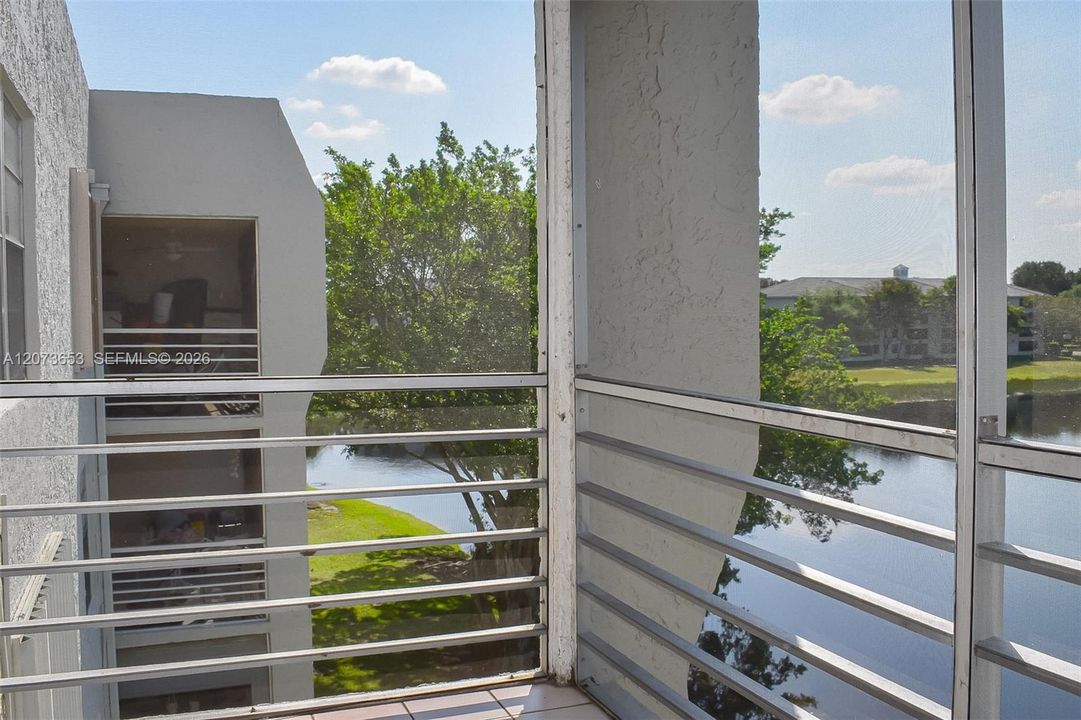 В аренду: $1,950 (2 спален, 2 ванн, 970 Квадратных фут)