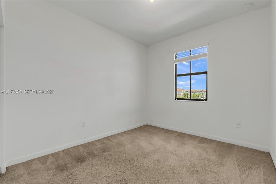 For Sale: $392,500 (3 beds, 2 baths, 1483 Square Feet)