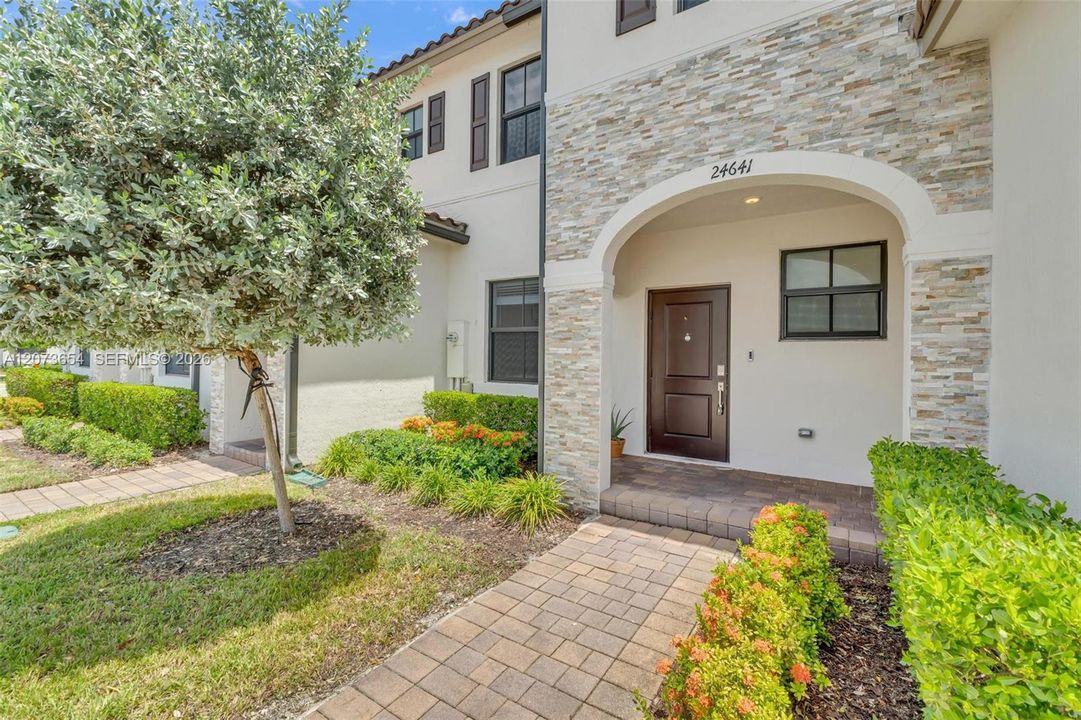 For Sale: $392,500 (3 beds, 2 baths, 1483 Square Feet)