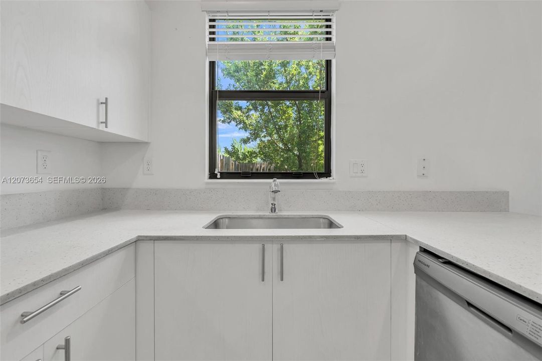 For Sale: $392,500 (3 beds, 2 baths, 1483 Square Feet)