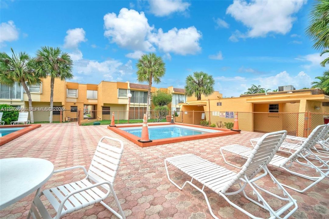 For Rent: $2,100 (2 beds, 1 baths, 1006 Square Feet)