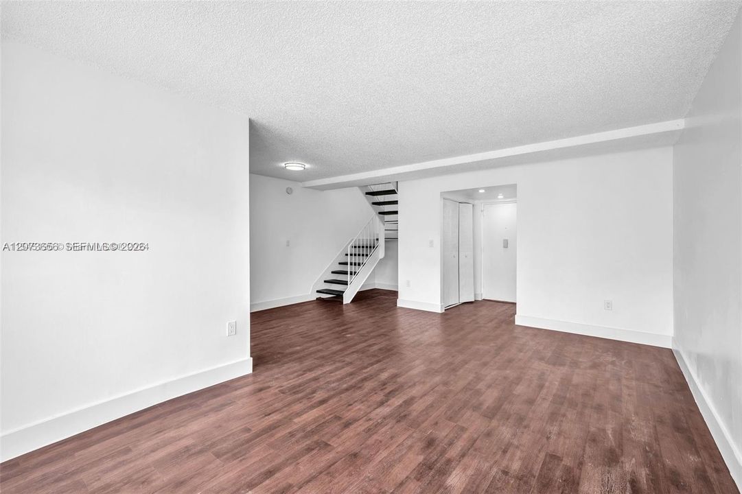 For Rent: $2,100 (2 beds, 1 baths, 1006 Square Feet)