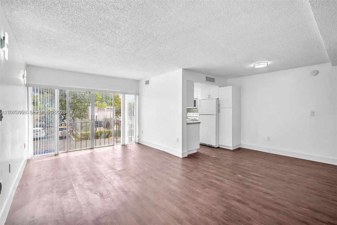 For Rent: $2,100 (2 beds, 1 baths, 1006 Square Feet)