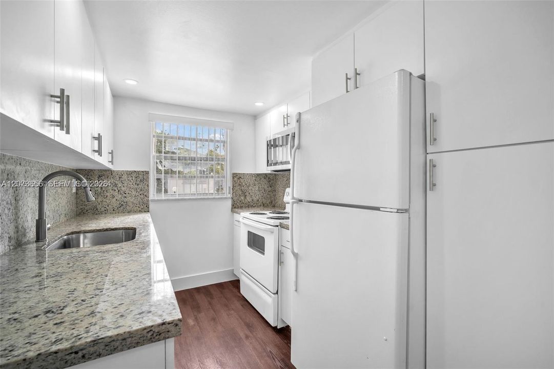 For Rent: $2,100 (2 beds, 1 baths, 1006 Square Feet)
