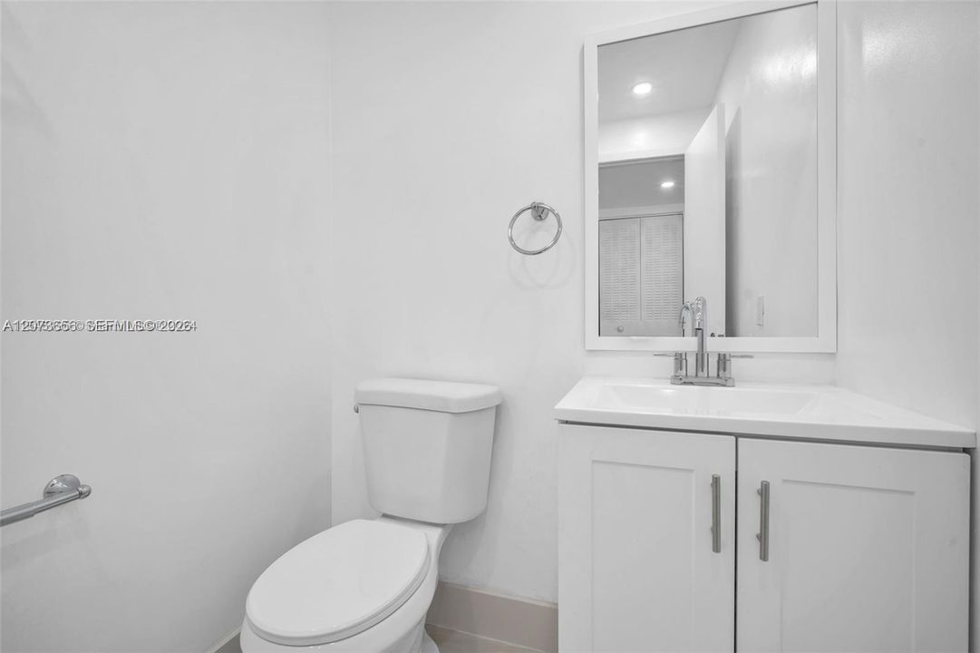 For Rent: $2,100 (2 beds, 1 baths, 1006 Square Feet)