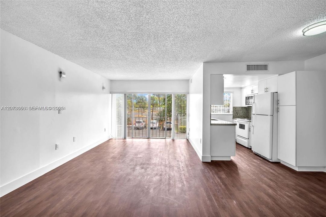 For Rent: $2,100 (2 beds, 1 baths, 1006 Square Feet)