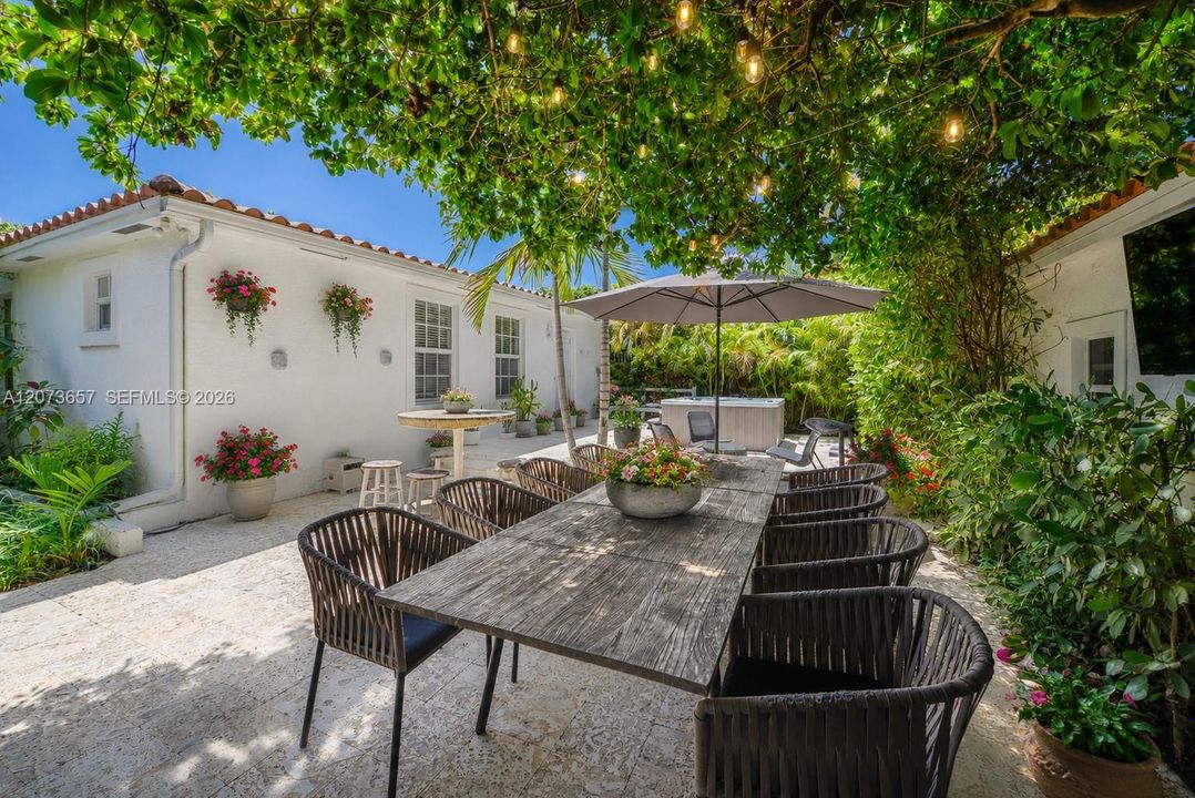 En Venta: $729,000 (3 camas, 2 baños, 0 Pies cuadrados)