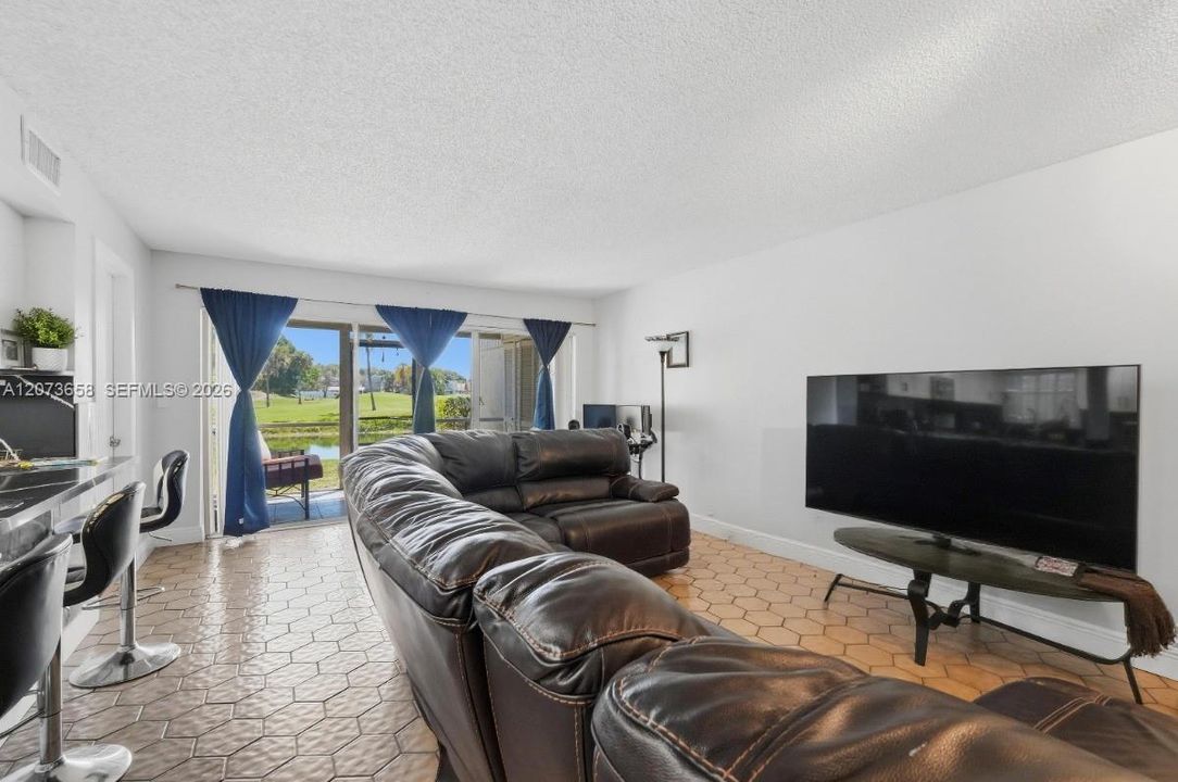 For Sale: $250,000 (3 beds, 2 baths, 1150 Square Feet)