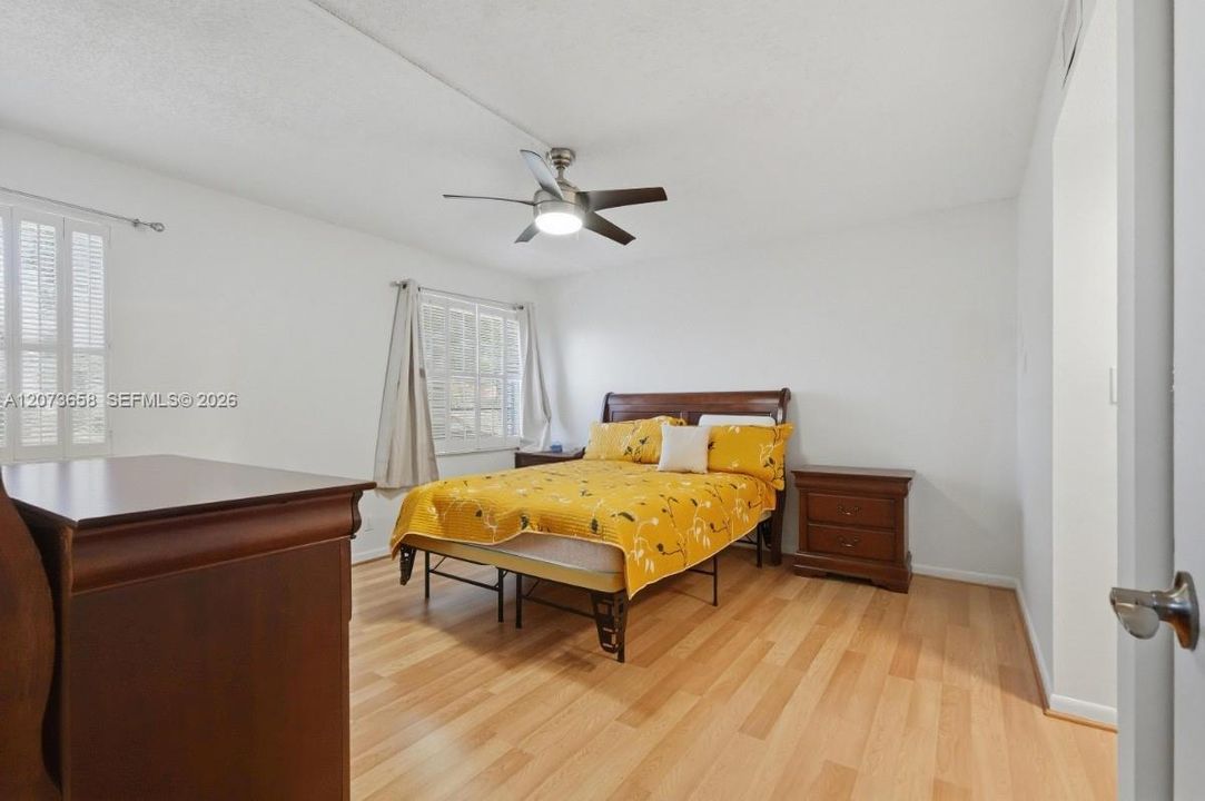 For Sale: $250,000 (3 beds, 2 baths, 1150 Square Feet)