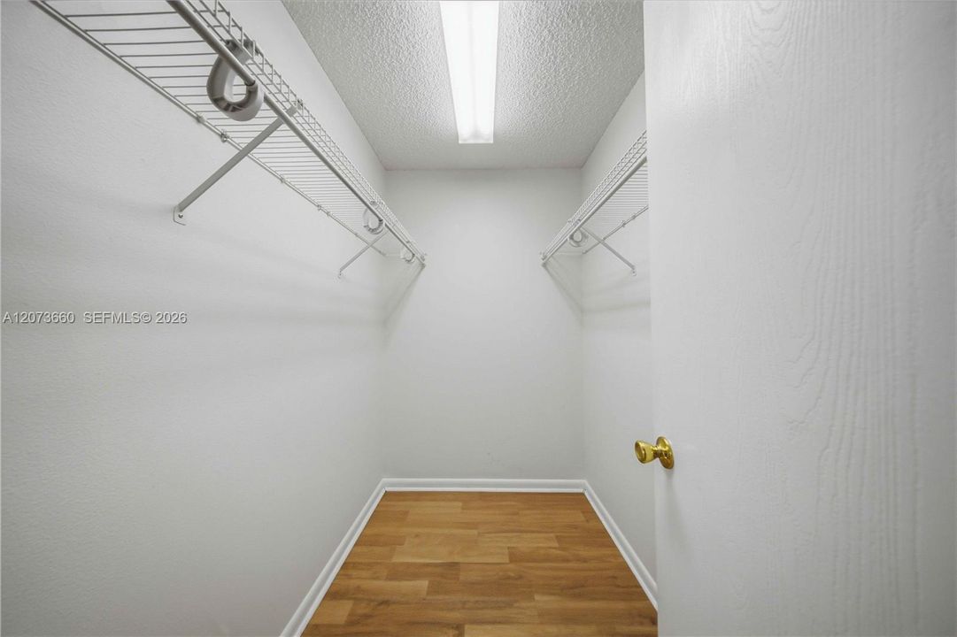 For Sale: $159,900 (2 beds, 2 baths, 1280 Square Feet)