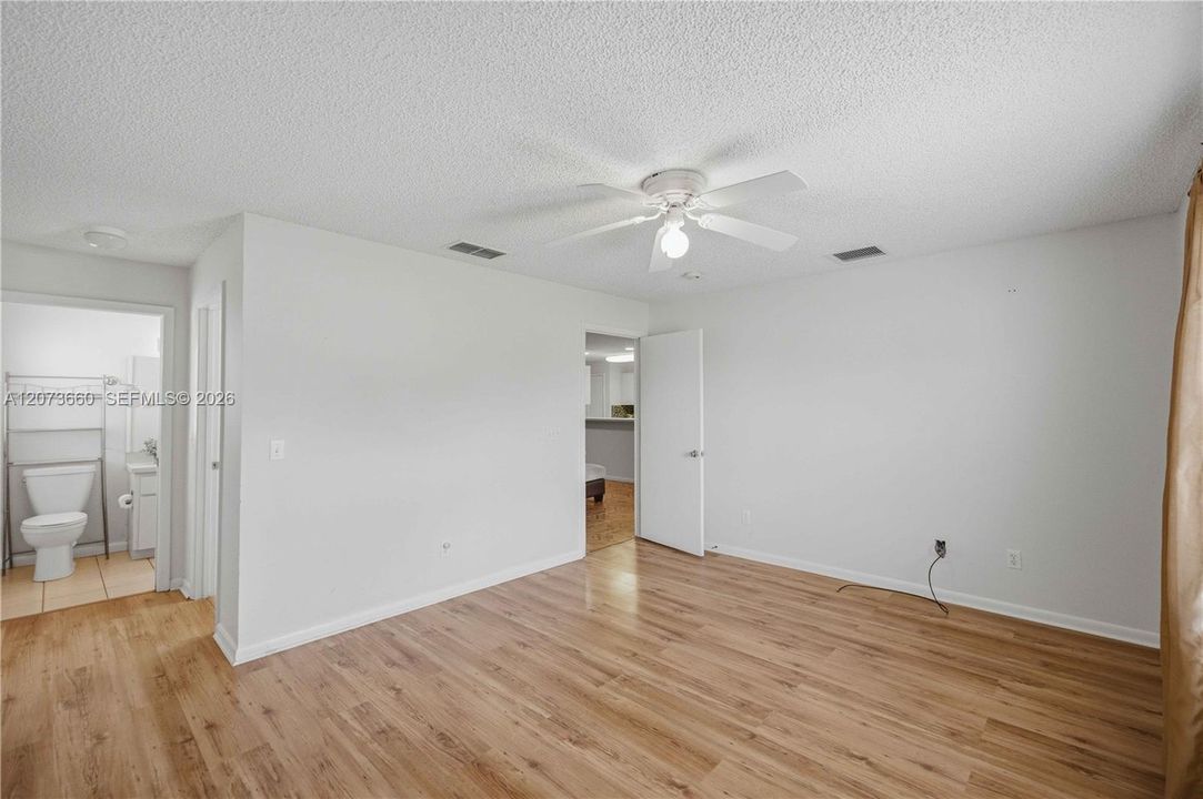 For Sale: $159,900 (2 beds, 2 baths, 1280 Square Feet)