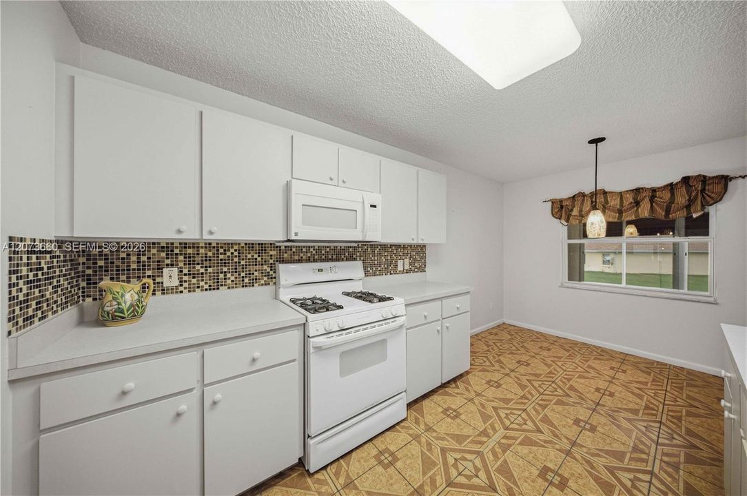 For Sale: $159,900 (2 beds, 2 baths, 1280 Square Feet)