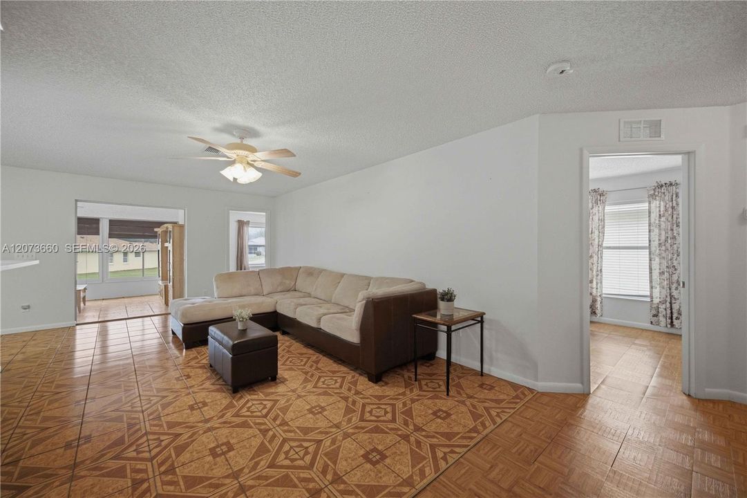 For Sale: $159,900 (2 beds, 2 baths, 1280 Square Feet)